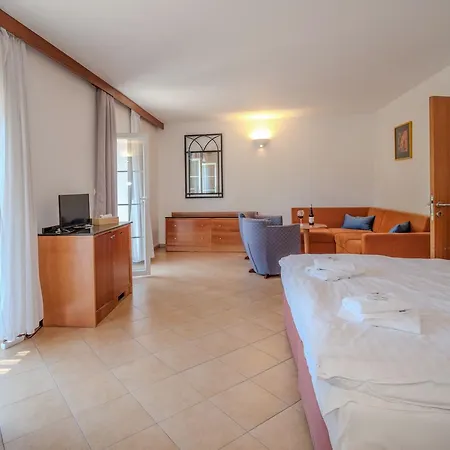 Barborka 3* Přední Výtoň